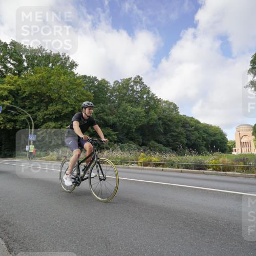 14.09.2025 - Stadtparktriathlon Michael Burmester http://msf.ph/oto/8891890 14.09.2025 10:49:37 Radfahren 712, 714, 791, 821 meine-sportfotos.de