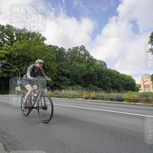 14.09.2025 - Stadtparktriathlon Michael Burmester http://msf.ph/oto/8891892 14.09.2025 10:49:38 Radfahren 643, 712, 714, 791, 821 meine-sportfotos.de