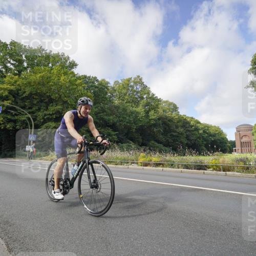 14.09.2025 - Stadtparktriathlon Michael Burmester http://msf.ph/oto/8891899 14.09.2025 10:49:59 Radfahren 767 meine-sportfotos.de