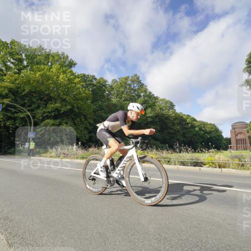 14.09.2025 - Stadtparktriathlon Michael Burmester http://msf.ph/oto/8891908 14.09.2025 10:50:27 Radfahren 698, 710, 763 meine-sportfotos.de