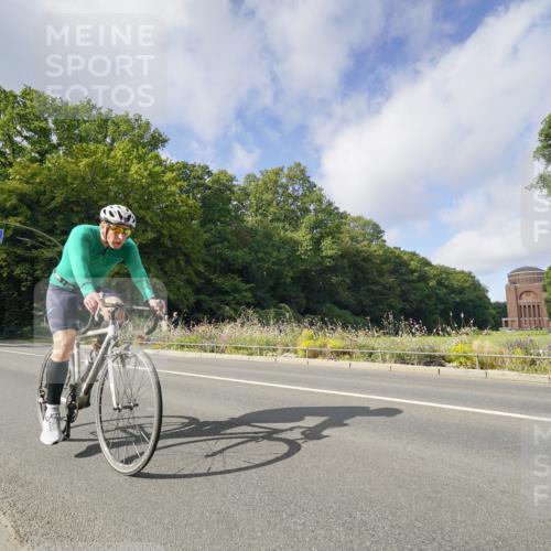14.09.2025 - Stadtparktriathlon Michael Burmester http://msf.ph/oto/8891915 14.09.2025 10:50:40 Radfahren 676, 683, 739, 753, 782 meine-sportfotos.de