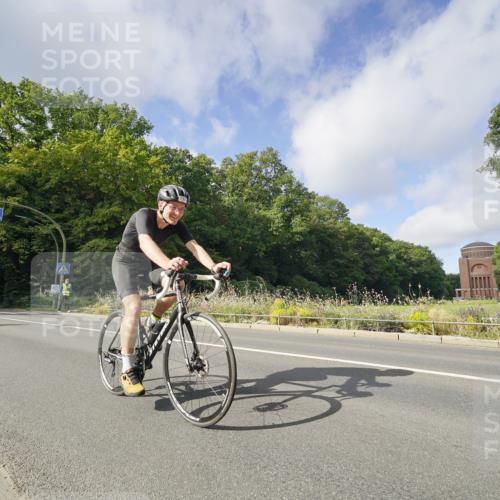 14.09.2025 - Stadtparktriathlon Michael Burmester http://msf.ph/oto/8891919 14.09.2025 10:50:50 Radfahren 659, 737, 753 meine-sportfotos.de