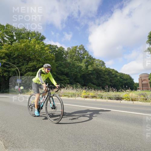 14.09.2025 - Stadtparktriathlon Michael Burmester http://msf.ph/oto/8891922 14.09.2025 10:51:00 Radfahren 621, 654, 678 meine-sportfotos.de
