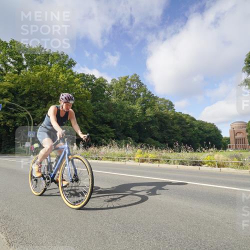 14.09.2025 - Stadtparktriathlon Michael Burmester http://msf.ph/oto/8891923 14.09.2025 10:51:02 Radfahren 621, 654, 678 meine-sportfotos.de