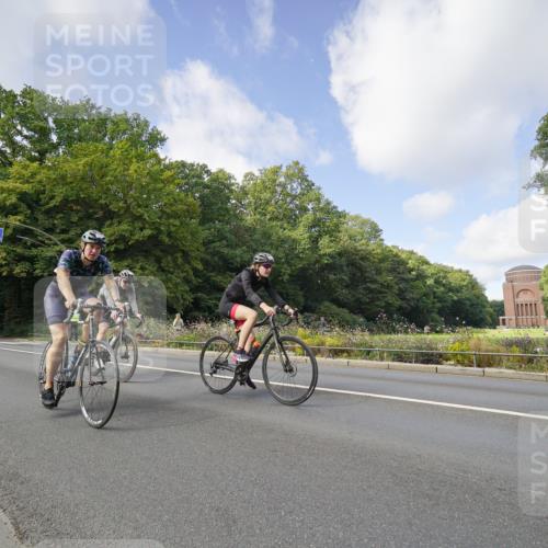 14.09.2025 - Stadtparktriathlon Michael Burmester http://msf.ph/oto/8891936 14.09.2025 10:51:54 Radfahren 651, 693, 724, 727, 743, 750, 752, 775, 804 meine-sportfotos.de