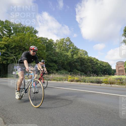 14.09.2025 - Stadtparktriathlon Michael Burmester http://msf.ph/oto/8891938 14.09.2025 10:51:57 Radfahren 651, 693, 727, 743, 752, 775, 804 meine-sportfotos.de