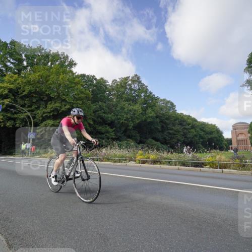 14.09.2025 - Stadtparktriathlon Michael Burmester http://msf.ph/oto/8891960 14.09.2025 10:52:34 Radfahren 633, 663, 677 meine-sportfotos.de