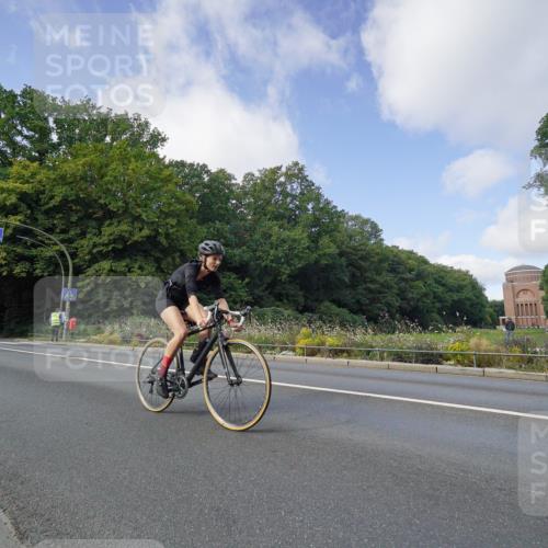 14.09.2025 - Stadtparktriathlon Michael Burmester http://msf.ph/oto/8891962 14.09.2025 10:52:43 Radfahren 694, 718, 723 meine-sportfotos.de