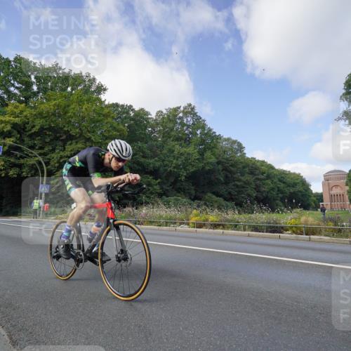 14.09.2025 - Stadtparktriathlon Michael Burmester http://msf.ph/oto/8891965 14.09.2025 10:52:49 Radfahren 646, 657, 694, 718, 723 meine-sportfotos.de