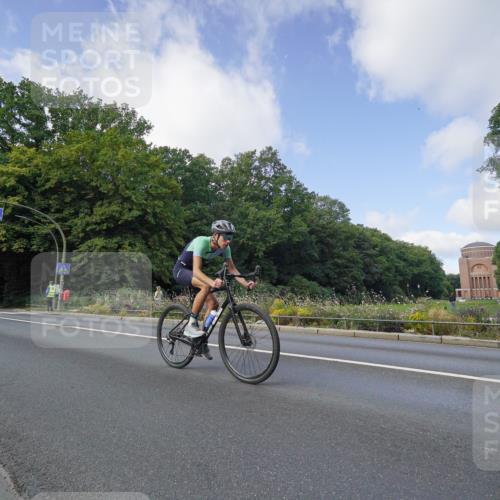 14.09.2025 - Stadtparktriathlon Michael Burmester http://msf.ph/oto/8891973 14.09.2025 10:53:00 Radfahren 657, 691, 708, 730 meine-sportfotos.de