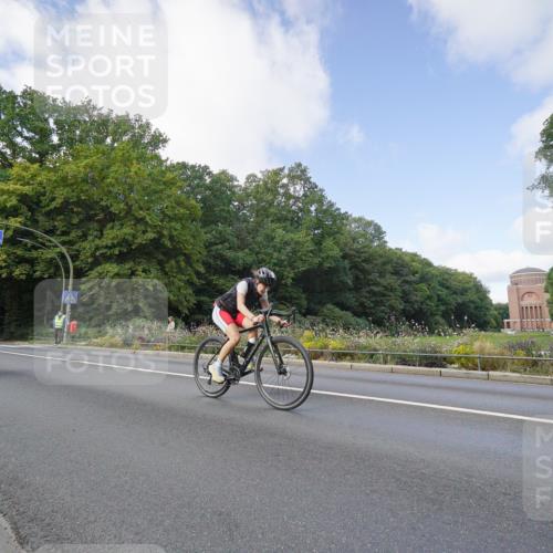 14.09.2025 - Stadtparktriathlon Michael Burmester http://msf.ph/oto/8891982 14.09.2025 10:53:27 Radfahren 628, 639, 648 meine-sportfotos.de