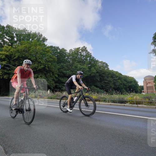 14.09.2025 - Stadtparktriathlon Michael Burmester http://msf.ph/oto/8891994 14.09.2025 10:53:54 Radfahren 631, 668, 685, 758, 766, 808 meine-sportfotos.de