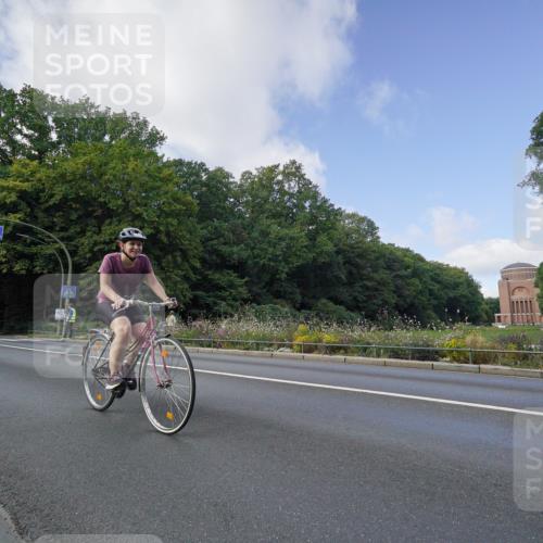 14.09.2025 - Stadtparktriathlon Michael Burmester http://msf.ph/oto/8891996 14.09.2025 10:53:57 Radfahren 668, 758 meine-sportfotos.de