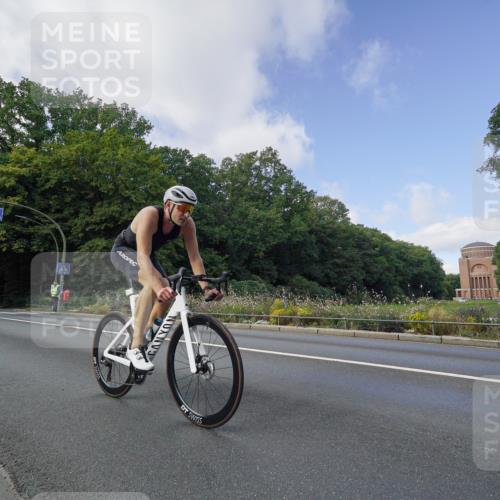 14.09.2025 - Stadtparktriathlon Michael Burmester http://msf.ph/oto/8892000 14.09.2025 10:54:14 Radfahren 735, 761, 793, 865 meine-sportfotos.de