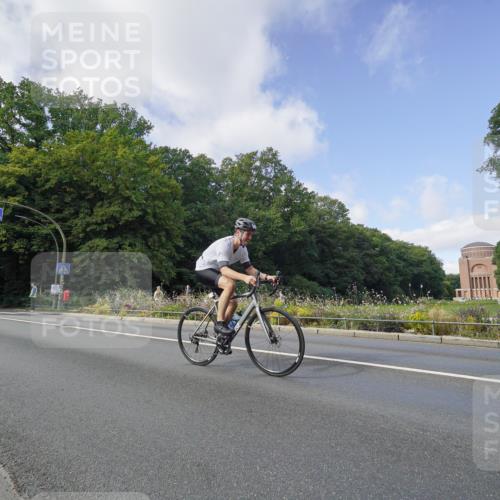 14.09.2025 - Stadtparktriathlon Michael Burmester http://msf.ph/oto/8892007 14.09.2025 10:54:28 Radfahren 629, 667, 688, 779, 815, 823, 880 meine-sportfotos.de
