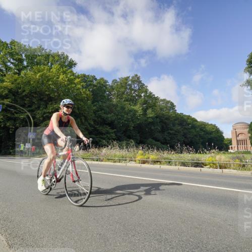 14.09.2025 - Stadtparktriathlon Michael Burmester http://msf.ph/oto/8892042 14.09.2025 10:55:14 Radfahren 632, 686, 699, 705, 721, 729, 769, 842, 847 meine-sportfotos.de