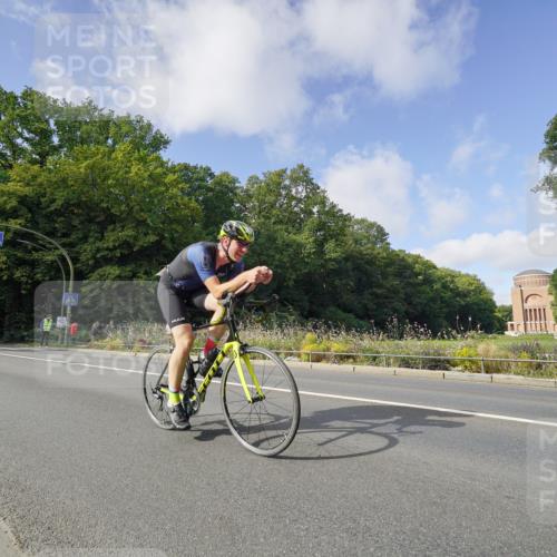 14.09.2025 - Stadtparktriathlon Michael Burmester http://msf.ph/oto/8892053 14.09.2025 10:55:34 Radfahren 762, 770 meine-sportfotos.de