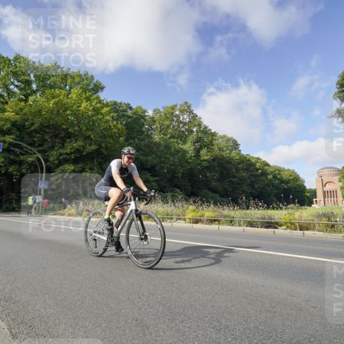 14.09.2025 - Stadtparktriathlon Michael Burmester http://msf.ph/oto/8892056 14.09.2025 10:55:48 Radfahren 650, 765, 792, 801, 851 meine-sportfotos.de