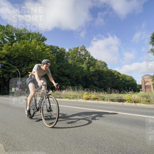14.09.2025 - Stadtparktriathlon Michael Burmester http://msf.ph/oto/8892057 14.09.2025 10:55:52 Radfahren 647, 650, 740, 765, 792, 801, 851 meine-sportfotos.de