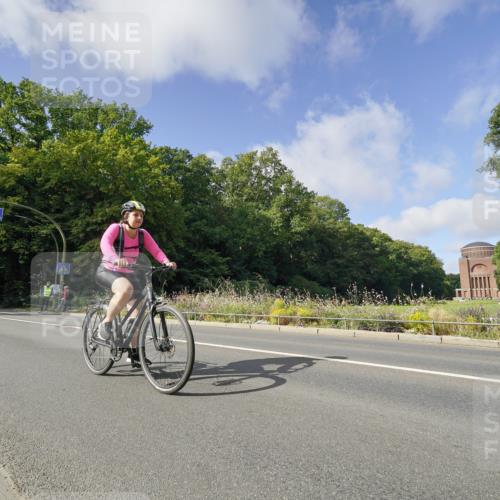 14.09.2025 - Stadtparktriathlon Michael Burmester http://msf.ph/oto/8892066 14.09.2025 10:56:04 Radfahren 647, 679, 740, 781, 818, 831 meine-sportfotos.de