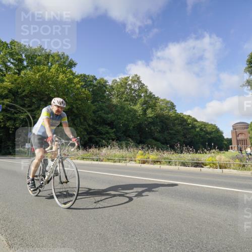 14.09.2025 - Stadtparktriathlon Michael Burmester http://msf.ph/oto/8892071 14.09.2025 10:56:25 Radfahren 645, 756, 760, 763, 802, 888 meine-sportfotos.de