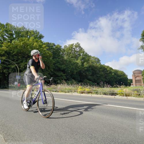 14.09.2025 - Stadtparktriathlon Michael Burmester http://msf.ph/oto/8892083 14.09.2025 10:56:40 Radfahren 697, 771, 774, 776, 778, 788, 803, 811, 849 meine-sportfotos.de