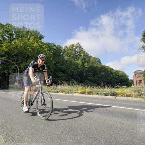 14.09.2025 - Stadtparktriathlon Michael Burmester http://msf.ph/oto/8892086 14.09.2025 10:56:44 Radfahren 697, 746, 755, 767, 771, 774, 776, 788, 807, 811, 849, 914 meine-sportfotos.de