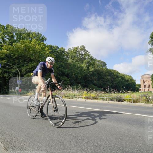 14.09.2025 - Stadtparktriathlon Michael Burmester http://msf.ph/oto/8892111 14.09.2025 10:57:16 Radfahren 626, 754, 850 meine-sportfotos.de