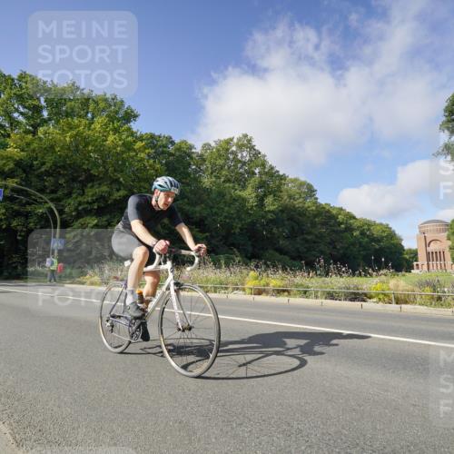 14.09.2025 - Stadtparktriathlon Michael Burmester http://msf.ph/oto/8892113 14.09.2025 10:57:26 Radfahren 638, 753, 827, 867, 905 meine-sportfotos.de