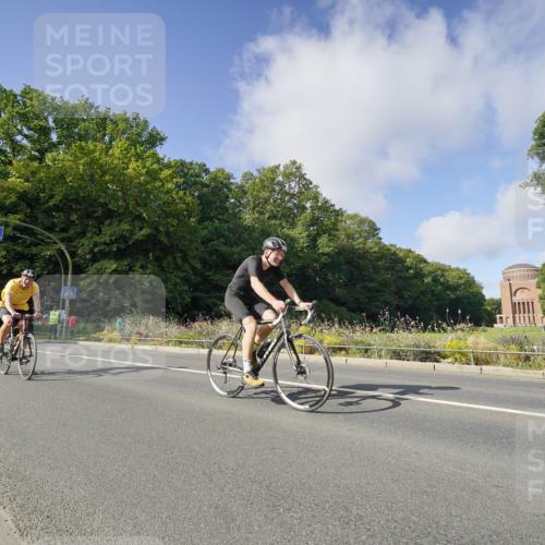 14.09.2025 - Stadtparktriathlon Michael Burmester http://msf.ph/oto/8892125 14.09.2025 10:57:54 Radfahren 637, 737, 816, 836, 841, 853 meine-sportfotos.de