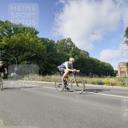 14.09.2025 - Stadtparktriathlon Michael Burmester http://msf.ph/oto/8892133 14.09.2025 10:58:08 Radfahren 791, 816, 826 meine-sportfotos.de