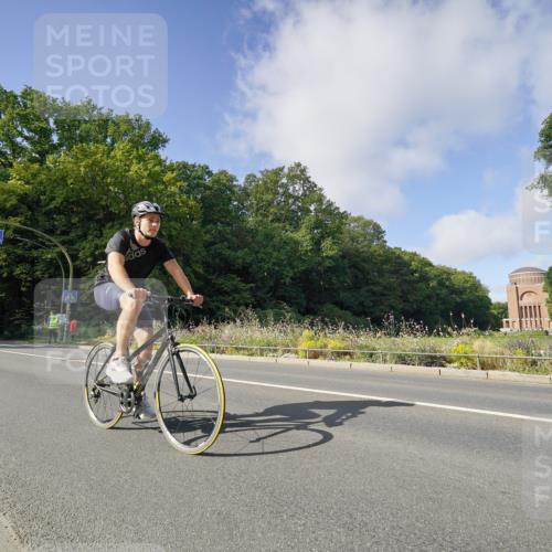 14.09.2025 - Stadtparktriathlon Michael Burmester http://msf.ph/oto/8892135 14.09.2025 10:58:08 Radfahren 791, 816, 826 meine-sportfotos.de