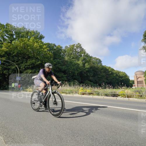 14.09.2025 - Stadtparktriathlon Michael Burmester http://msf.ph/oto/8892136 14.09.2025 10:58:18 Radfahren 692, 835, 846, 859, 898, 919 meine-sportfotos.de