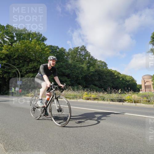 14.09.2025 - Stadtparktriathlon Michael Burmester http://msf.ph/oto/8892173 14.09.2025 10:59:11 Radfahren 683, 739, 759, 882, 886, 920 meine-sportfotos.de
