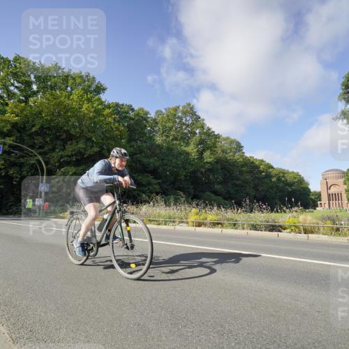 14.09.2025 - Stadtparktriathlon Michael Burmester http://msf.ph/oto/8892186 14.09.2025 10:59:34 Radfahren 698, 785 meine-sportfotos.de