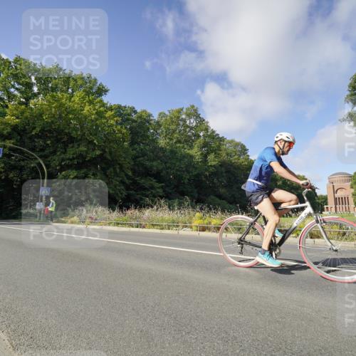14.09.2025 - Stadtparktriathlon Michael Burmester http://msf.ph/oto/8892191 14.09.2025 10:59:50 Radfahren 621, 893 meine-sportfotos.de