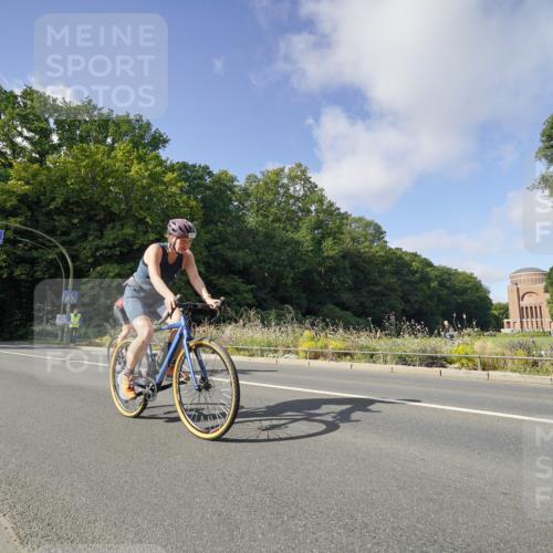 14.09.2025 - Stadtparktriathlon Michael Burmester http://msf.ph/oto/8892196 14.09.2025 11:00:07 Radfahren 678, 839, 858, 874, 894 meine-sportfotos.de