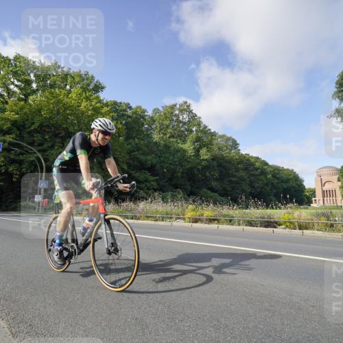 14.09.2025 - Stadtparktriathlon Michael Burmester http://msf.ph/oto/8892201 14.09.2025 11:00:16 Radfahren 723 meine-sportfotos.de