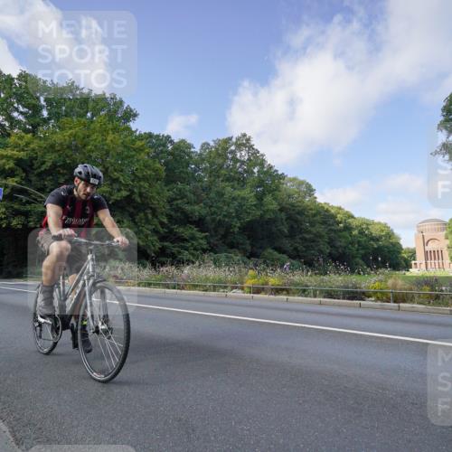 14.09.2025 - Stadtparktriathlon Michael Burmester http://msf.ph/oto/8892231 14.09.2025 11:01:04 Radfahren 758, 797, 806, 825, 843, 892, 895 meine-sportfotos.de