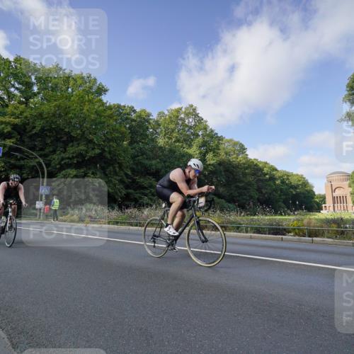 14.09.2025 - Stadtparktriathlon Michael Burmester http://msf.ph/oto/8892237 14.09.2025 11:01:17 Radfahren 749, 766, 806, 808, 876, 902 meine-sportfotos.de
