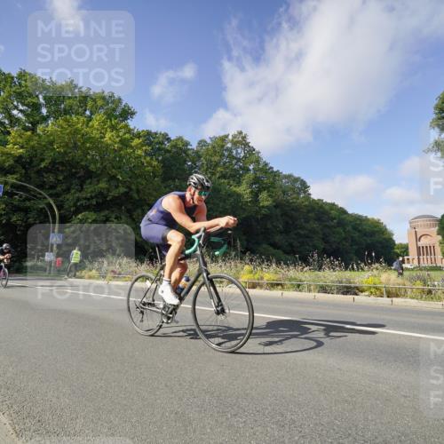 14.09.2025 - Stadtparktriathlon Michael Burmester http://msf.ph/oto/8892247 14.09.2025 11:01:39 Radfahren 728, 769, 880, 901 meine-sportfotos.de