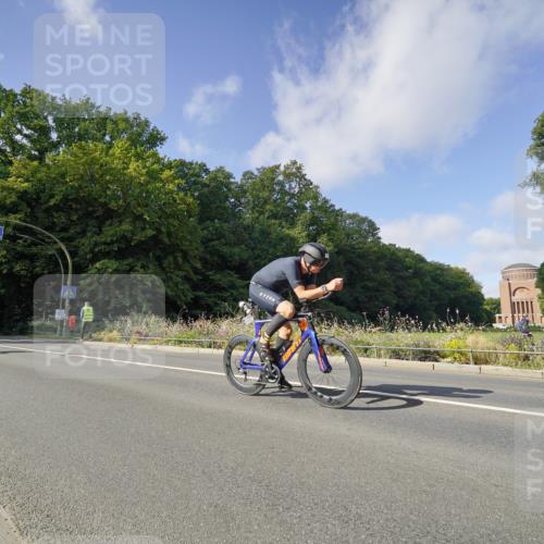 14.09.2025 - Stadtparktriathlon Michael Burmester http://msf.ph/oto/8892249 14.09.2025 11:01:40 Radfahren 728, 769, 880, 901 meine-sportfotos.de