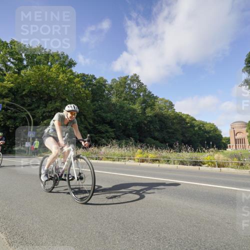 14.09.2025 - Stadtparktriathlon Michael Burmester http://msf.ph/oto/8892254 14.09.2025 11:01:54 Radfahren 663, 736, 770, 787, 815, 823, 842, 854 meine-sportfotos.de