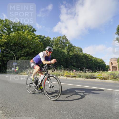 14.09.2025 - Stadtparktriathlon Michael Burmester http://msf.ph/oto/8892260 14.09.2025 11:02:02 Radfahren 736, 779, 780, 790, 815, 822, 842, 854, 868, 900 meine-sportfotos.de