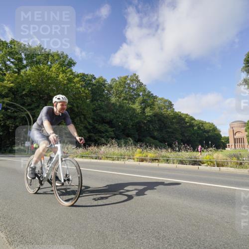 14.09.2025 - Stadtparktriathlon Michael Burmester http://msf.ph/oto/8892263 14.09.2025 11:02:04 Radfahren 736, 779, 780, 790, 822, 842, 854, 868, 875, 900 meine-sportfotos.de