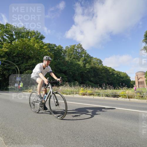 14.09.2025 - Stadtparktriathlon Michael Burmester http://msf.ph/oto/8892264 14.09.2025 11:02:06 Radfahren 736, 779, 780, 790, 822, 842, 868, 875, 900 meine-sportfotos.de