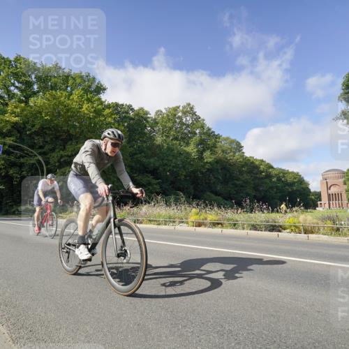 14.09.2025 - Stadtparktriathlon Michael Burmester http://msf.ph/oto/8892371 14.09.2025 11:05:56 Radfahren 727, 743, 744, 750, 756, 759, 799, 804, 848, 897 meine-sportfotos.de