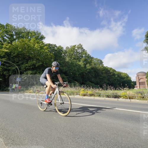 14.09.2025 - Stadtparktriathlon Michael Burmester http://msf.ph/oto/8892376 14.09.2025 11:06:03 Radfahren 679, 743, 848, 897 meine-sportfotos.de