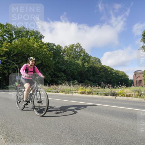14.09.2025 - Stadtparktriathlon Michael Burmester http://msf.ph/oto/8892377 14.09.2025 11:06:11 Radfahren 679 meine-sportfotos.de