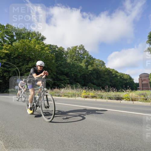 14.09.2025 - Stadtparktriathlon Michael Burmester http://msf.ph/oto/8892386 14.09.2025 11:06:36 Radfahren 748, 777, 816, 820, 862 meine-sportfotos.de